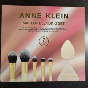 Anne Klein 7-Piece Makeup Blending Set -New In Box